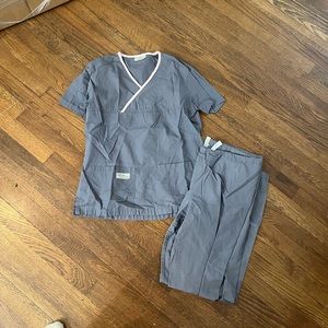 Urbane scrubs set